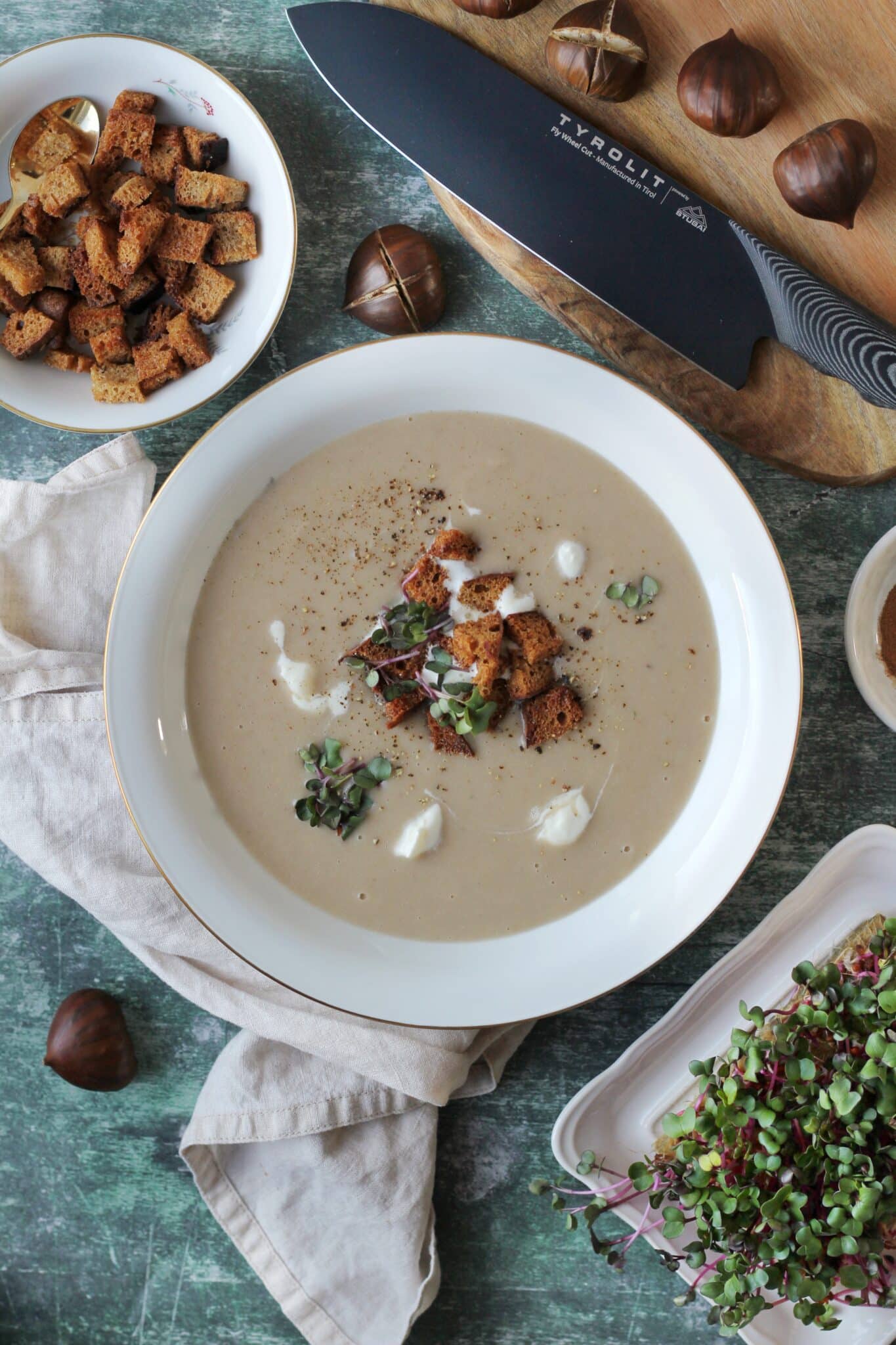 TYROLIT Life Maroni Suppe mit Zimt und Brotwürfeln