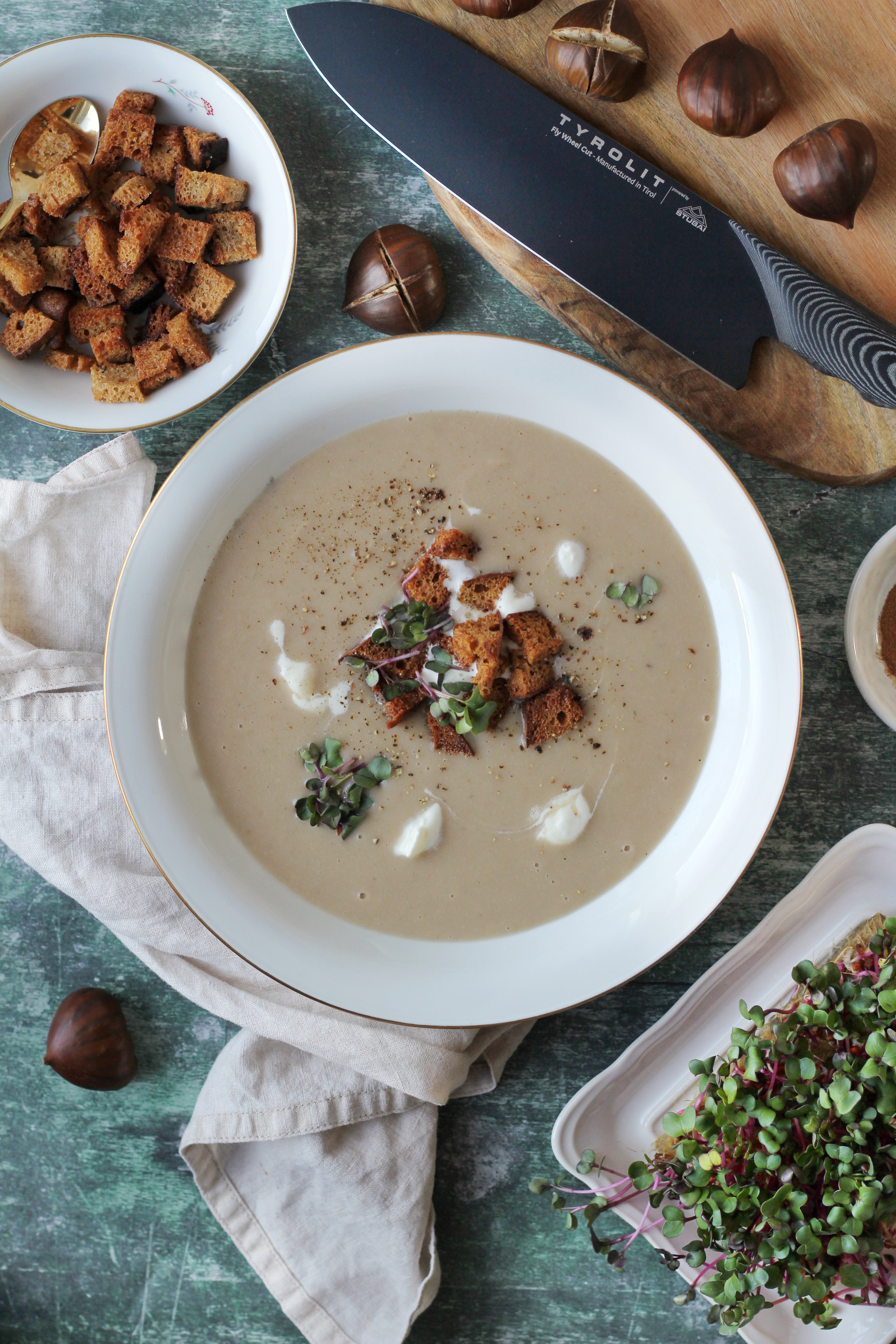 Maroni Suppe mit Zimt und Brotwürfeln