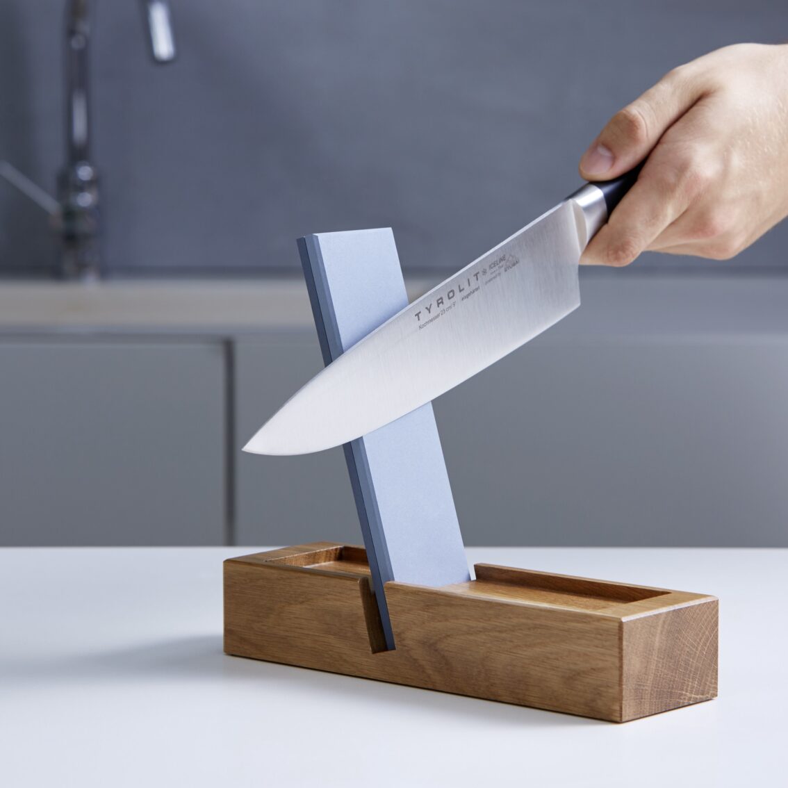 Innovativer Messerschärfer mit Schleifstein und integriertem Winkel für Anfänger und Profi Köche