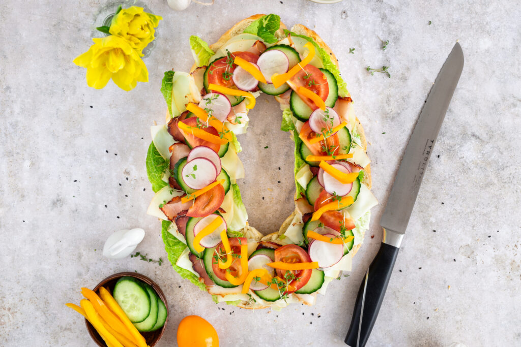 Pikant gefüllter Osterkranz Rezept - Festlich &amp; Köstlich | Tyrolit Life